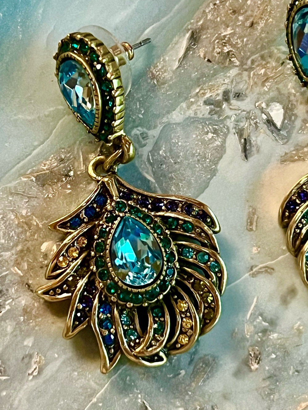 NWT Heidi Daus Pretty As A Peacock Crystal Feather Earrings - Picture 7 of 16